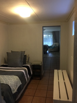 Apartment D, Single bed area
